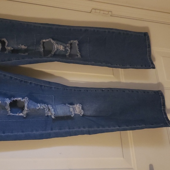 Distressed Stretch Jeans - Picture 4 of 4